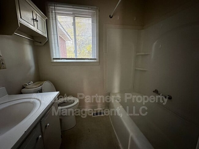 Building Photo - 3219 Alpine Rd