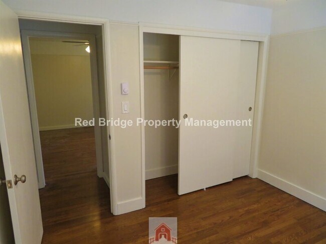 Building Photo - 131 SE 22nd Ave