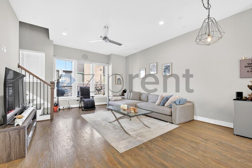 Building Photo - 4906 Live Oak St