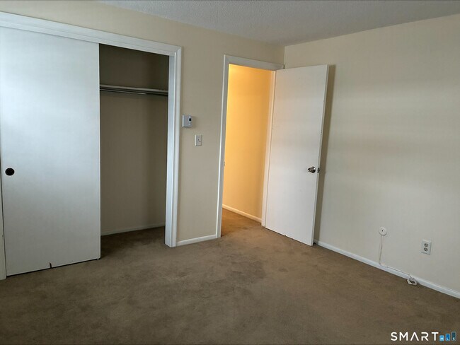 Building Photo - 26 College St