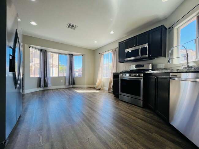 Building Photo - Charming 3-Bedroom Home in a Vibrant Commu...