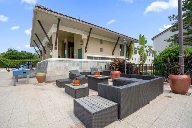 Building Photo - 14590 Damai Ln