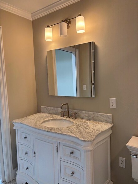 Ensuite Bathroom - 15 River Rd