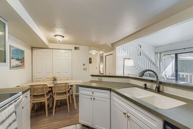 Building Photo - Peaceful 2BR Retreat Near Bobolink Trail