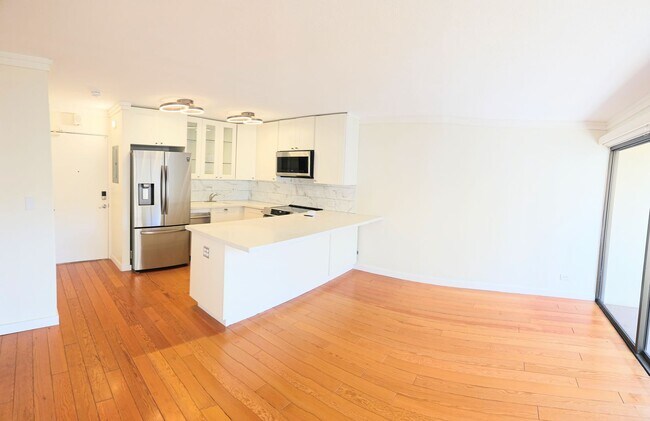 Building Photo - Waikiki Four Paddles 1 Bedroom 1 Bathroom 1 Parking 6th Floor Renovated Condominium