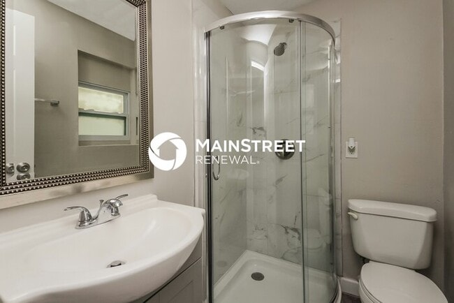 Building Photo - 4 Bedroom Pet-Friendly Home in ORLANDO, FL with Main Street Renewal