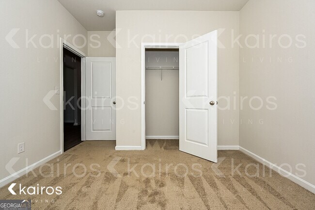 Building Photo - 7000 Pinehurst Way N