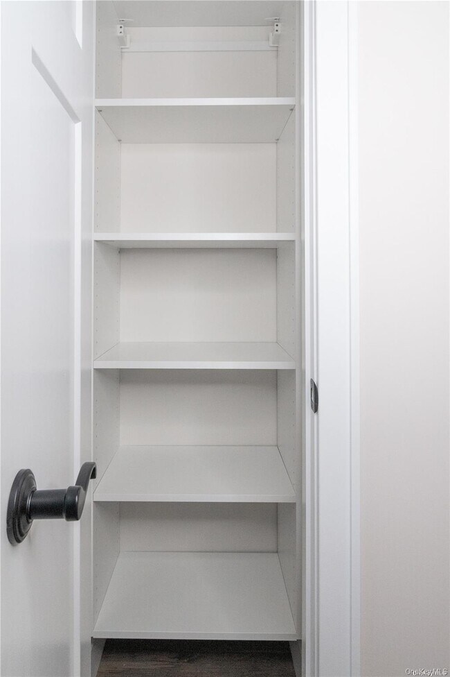 Building Photo - 1090 New York Ave