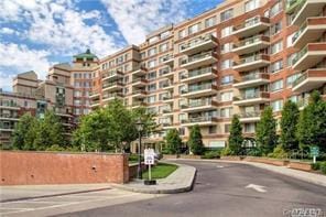 Primary Photo - 100 Hilton Ave