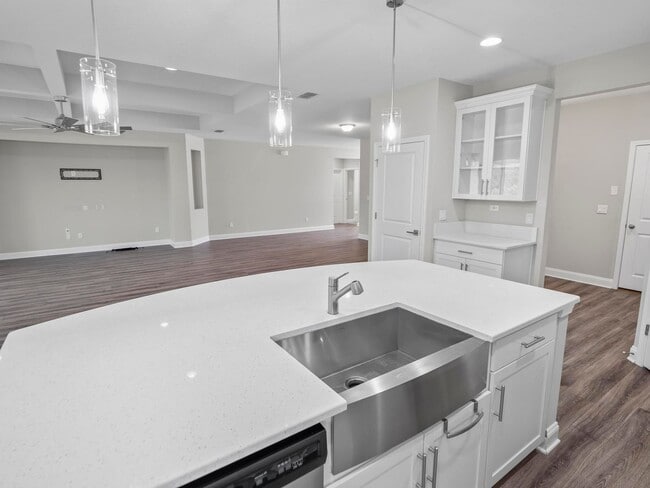 Building Photo - 4 bedroom, 3 bath home in Grand Landings G...
