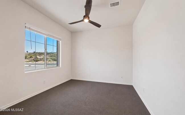 Building Photo - 719 E Danum Vly Dr