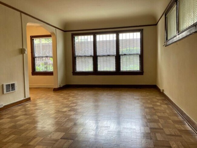 Interior Photo - Dixonian
