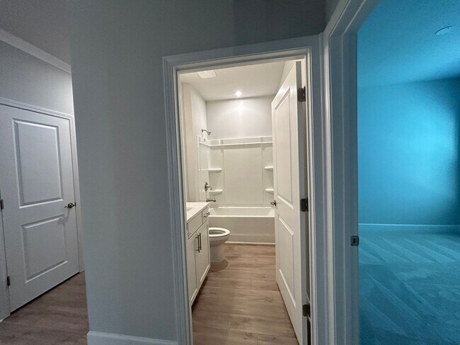 Building Photo - 450 Bandon Wy