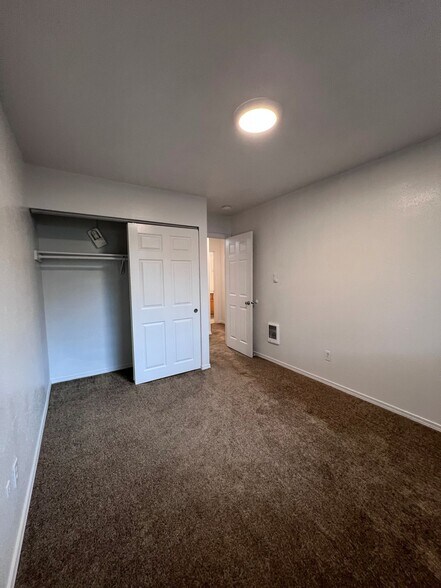 Building Photo - 17250 SW Heritage Ct