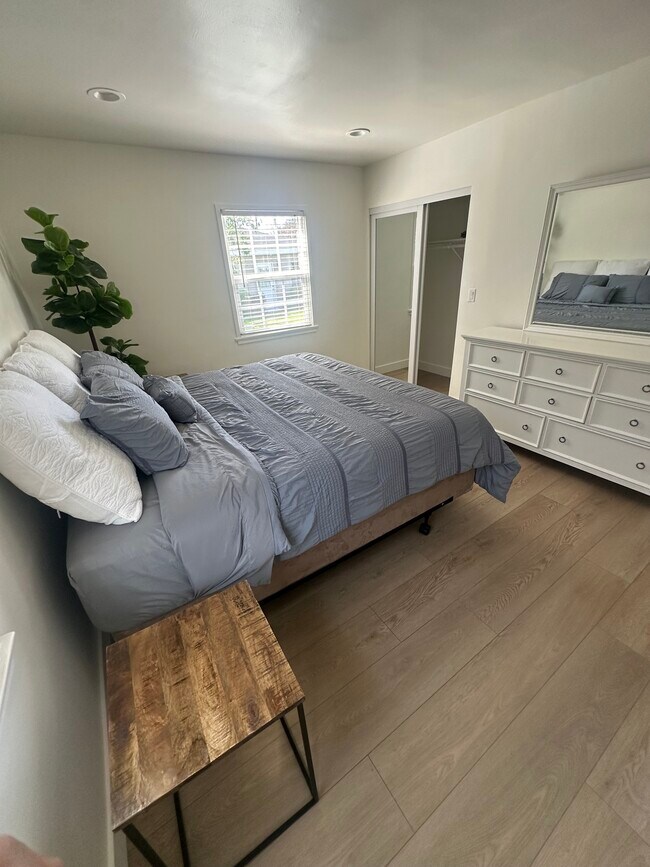 Building Photo - 2303 Amherst Ave