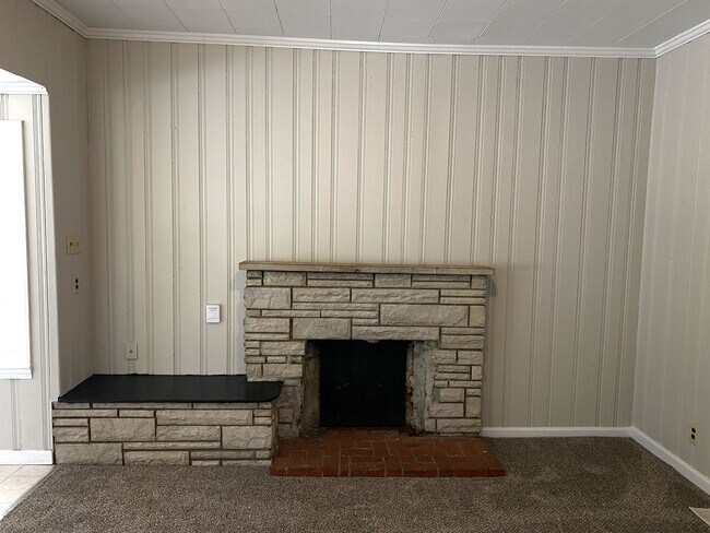 Building Photo - Kenwick Bungalow            20260620