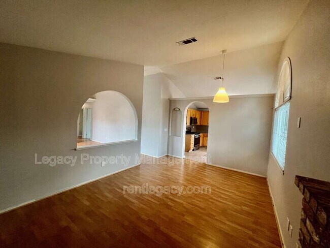 Building Photo - 1180 Camellia Ln