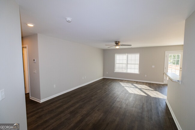 Building Photo - 214 Evans Ter