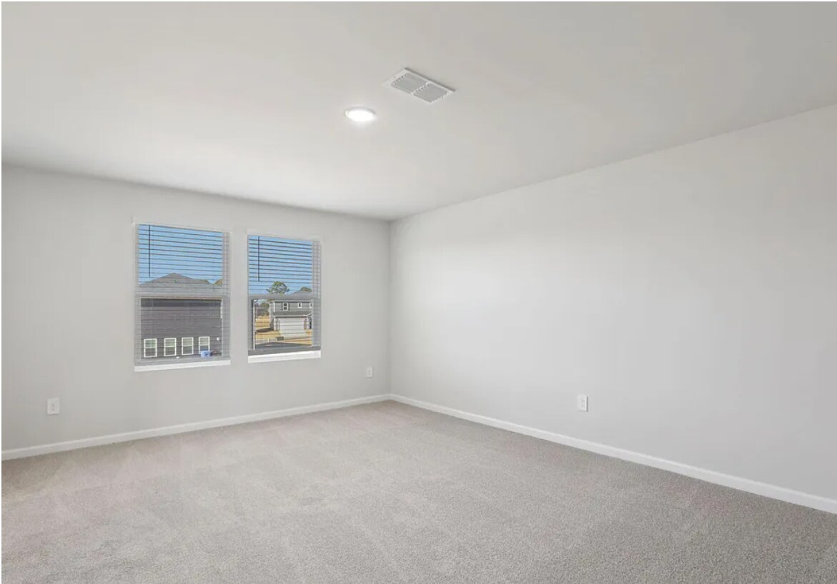 Building Photo - Room in House on Hoff Ct
