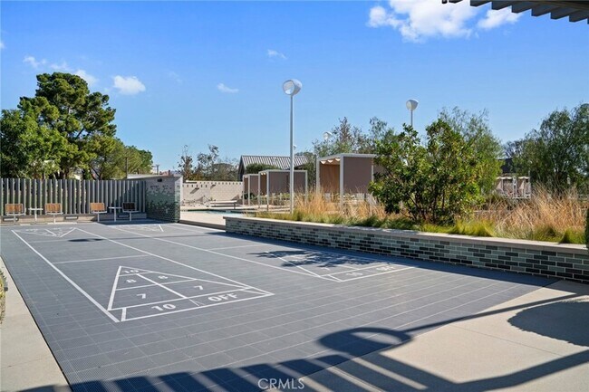 Building Photo - 124 Sculpture