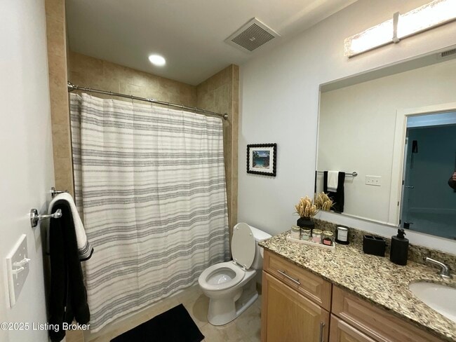 Building Photo - 324 E Main St