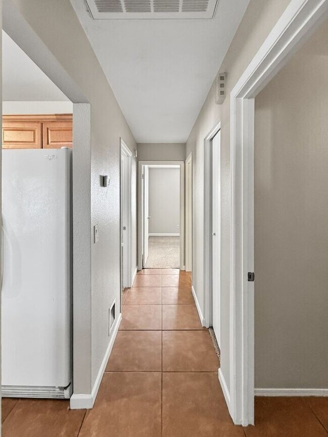 Building Photo - 3 Bedroom Home In Heart of Chandler for Rent