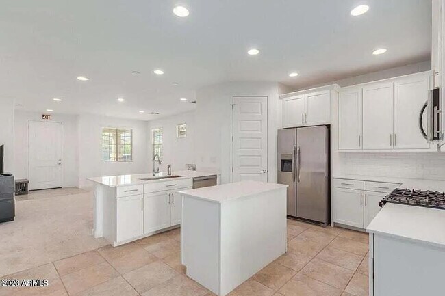 Building Photo - 3741 S 64th Dr