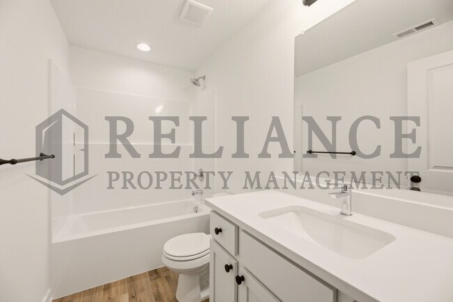 Building Photo - 5243 N Pinecrest Ct