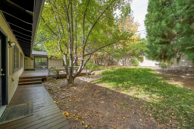 Building Photo - 1201 W 12th St