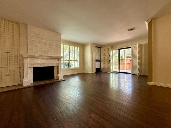 Building Photo - Spacious 3 Bedroom Townhome in Mission Valley! Two Private Patios! Two Assigned Parking Spaces! I...