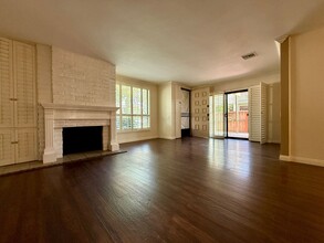 Building Photo - Spacious & Stylish Mission Plymor Townhome! 2 Assigned Parking! AC!