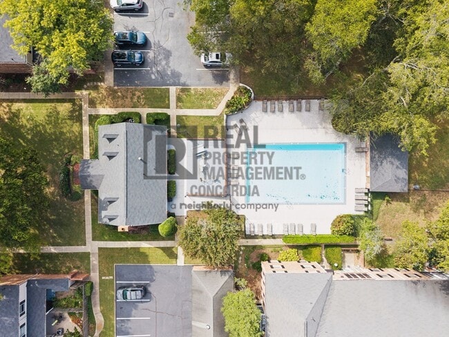 Building Photo - 5025 Hillsboro Pike