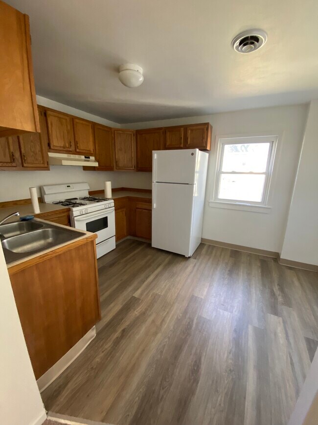 Eat-in Kitchen-new refridgerator - 505 Hawley Ave