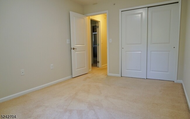 Building Photo - 604 Lopez Ln