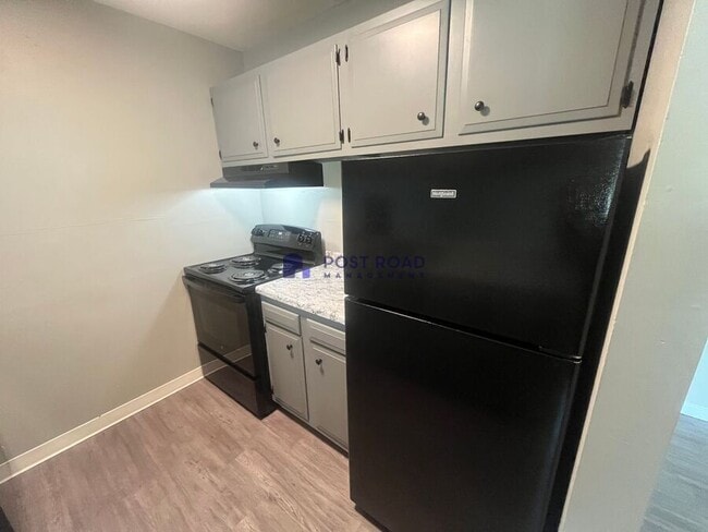 Building Photo - 575 W 27th St S