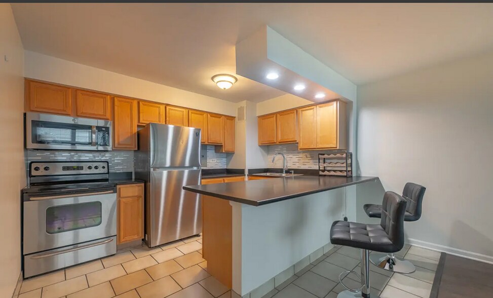 Building Photo - 6030 N Sheridan Rd