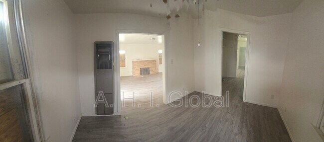 Building Photo - 903 N Polk St