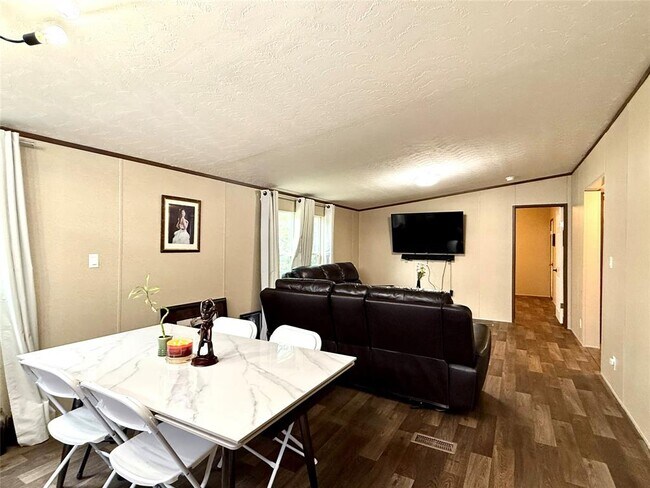 Building Photo - 17008 FM 1484 Rd