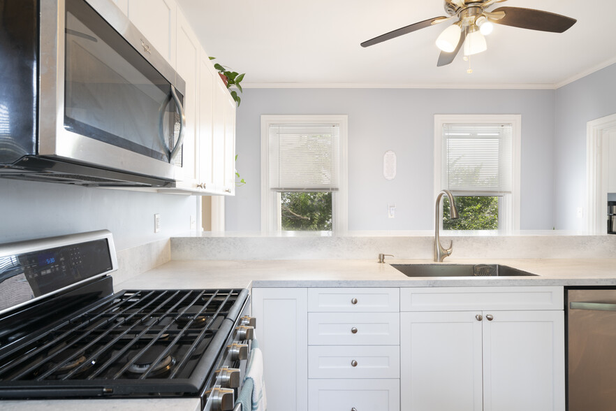 Kitchen - 590 River Ave