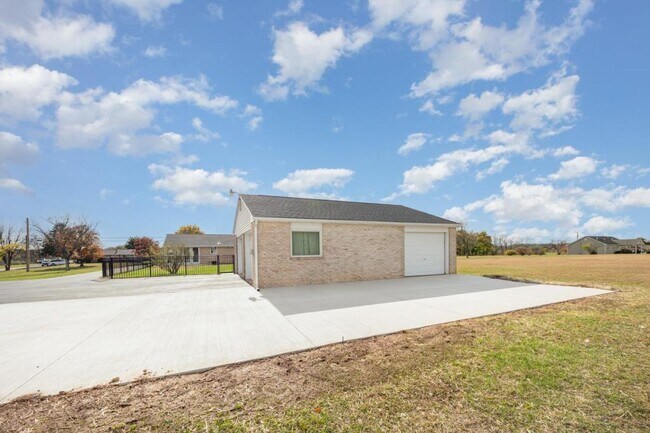 Building Photo - 411 Wagner Dr