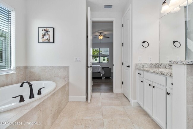 Building Photo - 8212 Paragrass Ave