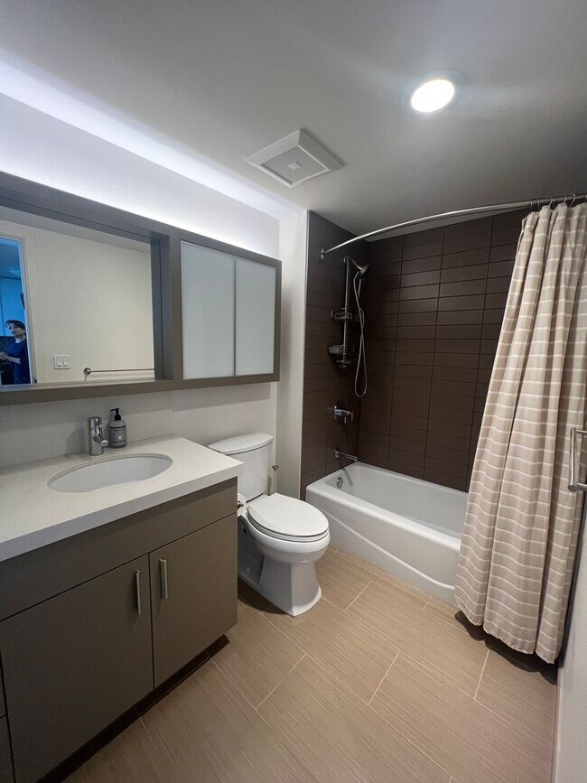 Building Photo - Furnished 2 bedroom, 2 bath 2 parking at The Collection!