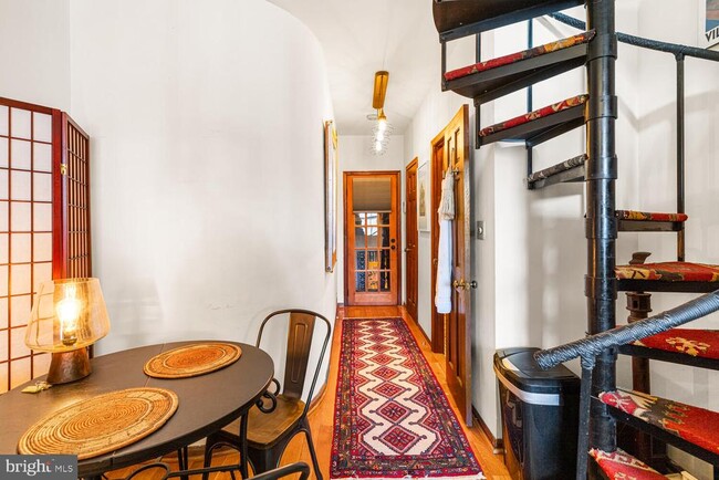 Building Photo - 516 S 3rd St