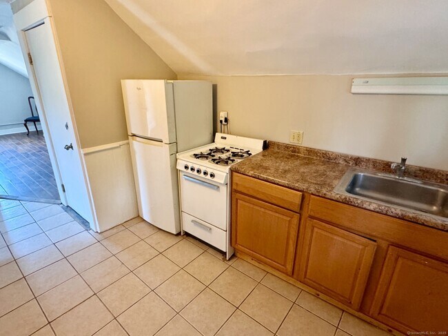 Building Photo - 28 French St