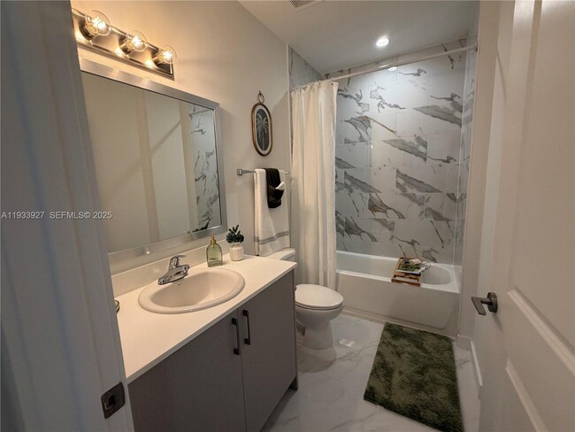 Building Photo - 2308 E 4th Ave