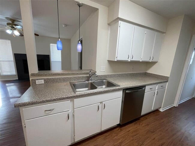 Building Photo - 407 Parkhill Cove