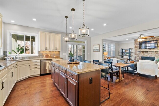 Building Photo - Elegant Single-Family Residence with Upscale Finishes in Amenity-Rich Community