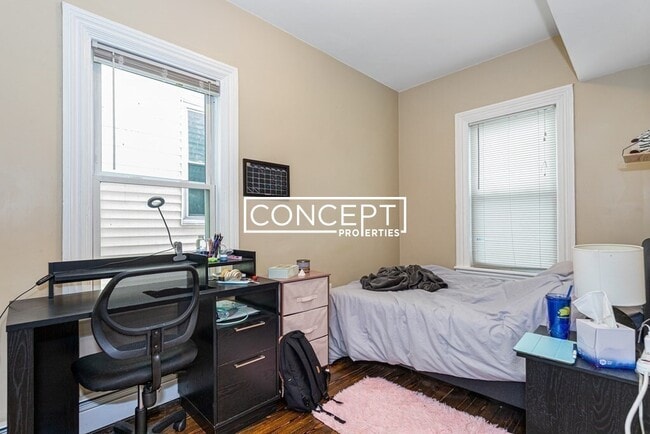 Building Photo - 1566-A Tremont St. Unit 2