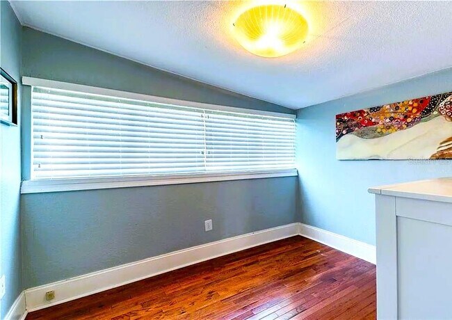 Building Photo - 2540 Dartmouth Ave N