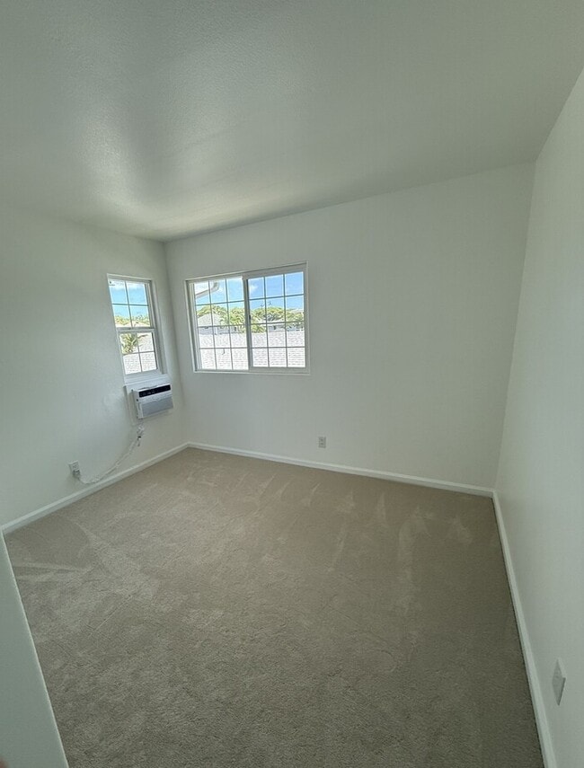Building Photo - Beautifully Renovated 5-Bedroom Home | Spa...